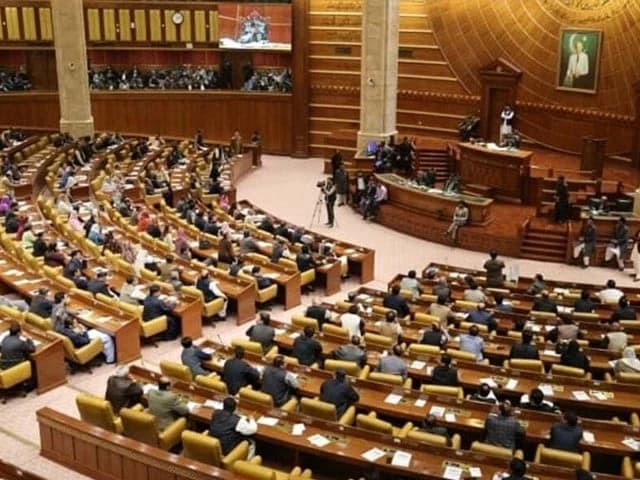 LAHORE:The Punjab Assembly session was adjourned on Monday after the government failed to maintain the required quorum, with opposition lawmakers raising concerns over police powers, flood devastation in Layyah, alleged violations of members' privileges and the performance of the Suthra Punjab sanitation programme.The session, chaired by Speaker Malik Muhammad Ahmad Khan, commenced two hours and seven minutes late with the recitation of the Holy Quran, Naat and the national anthem.As government business was about to begin, the opposition pointed out the lack of quorum.Bells were rung to summon lawmakers, but the required number of members could not be secured, prompting the Panel of Chairpersons to adjourn the proceedings until 2pm on Tuesday.Earlier, opposition MPA Rana Aftab Ahmad criticised the police, alleging that the force had become "unaccountable" and was issuing e-challans indiscriminately on the orders of the Chief Traffic Officer.He questioned how many government vehicles had been issued e-challans and opposed a proposal under which police could be empowered to recover challan amounts.Speaker Malik Muhammad Ahmad Khan observed that once an e-challan had been paid, there should be no hurdle in obtaining a passport