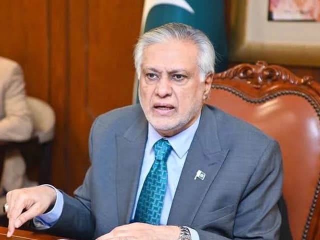 FM Dar heads to Istanbul after UK visit ahead of R4 meeting