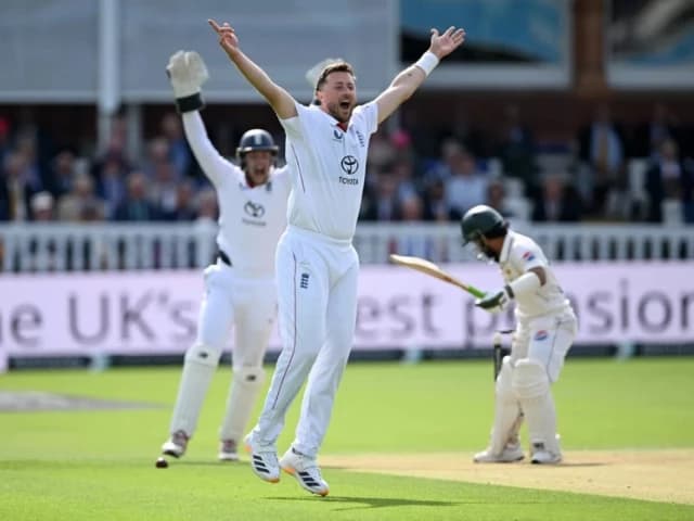 England beat Pakistan by 194 runs to clinch Test series at Lord’s