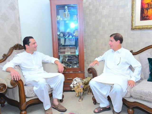 AJK PM Gilani meets Shah Ghulam Qadir to ease party tensions over his nomination
