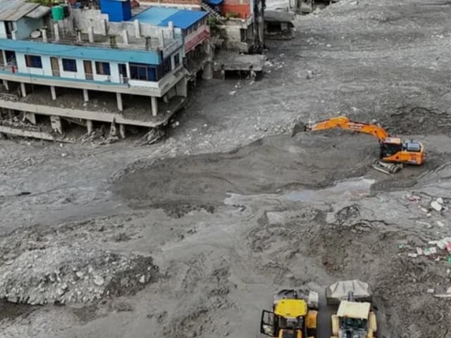 Search for 1,400 missing after Nepal-Tibet floods