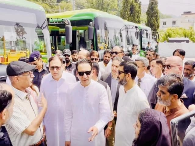 AJK PM Gilani thanks Nawaz, Maryam for green buses for Muzaffarabad