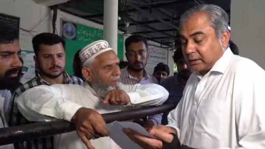 Interior Minister Mohsin Naqvi orders removal of passport officials following surprise inspection