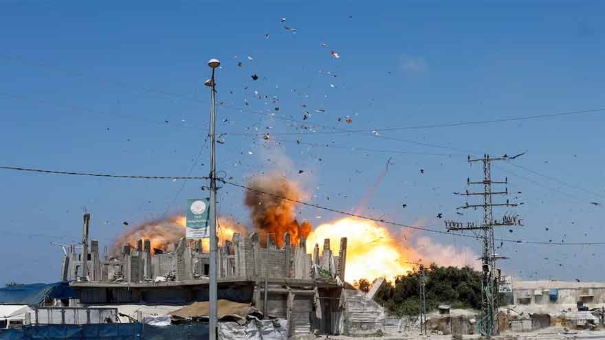 Updated on24 Aug 26, 15:25:11 PKTSummaryMedics said flying debris and shrapnel that spread for