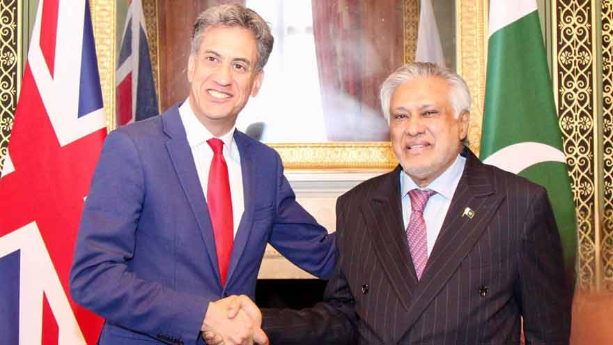 DPM Dar, UK foreign secretary hold talks on bilateral ties, regional issues