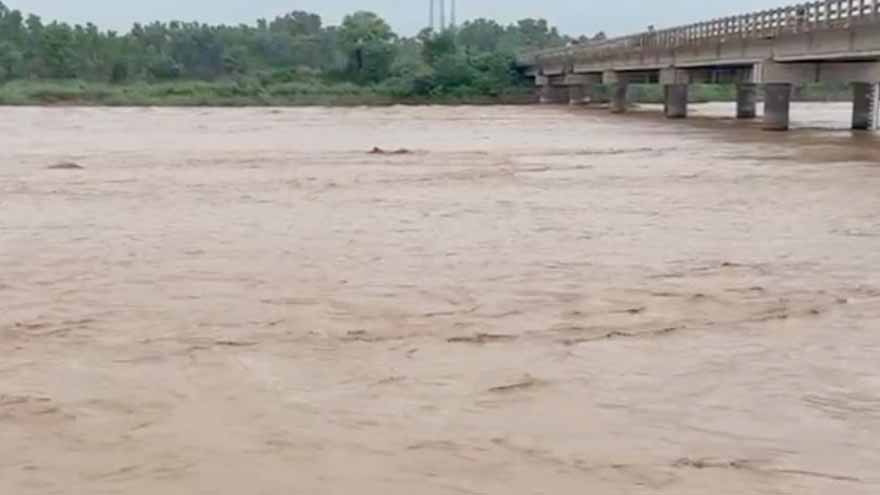 Flood situation emerges as water levels rise in Nullah Dek