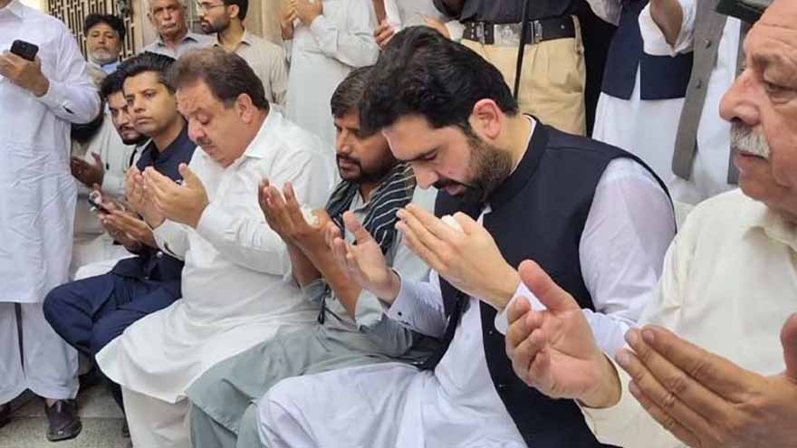 KP CM Sohail Afridi visits Ayat Noor's home, meets grieving father